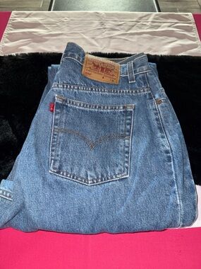 Levi's 550 Size 16 Blue Denim Jeans - Classic Back Pocket Design